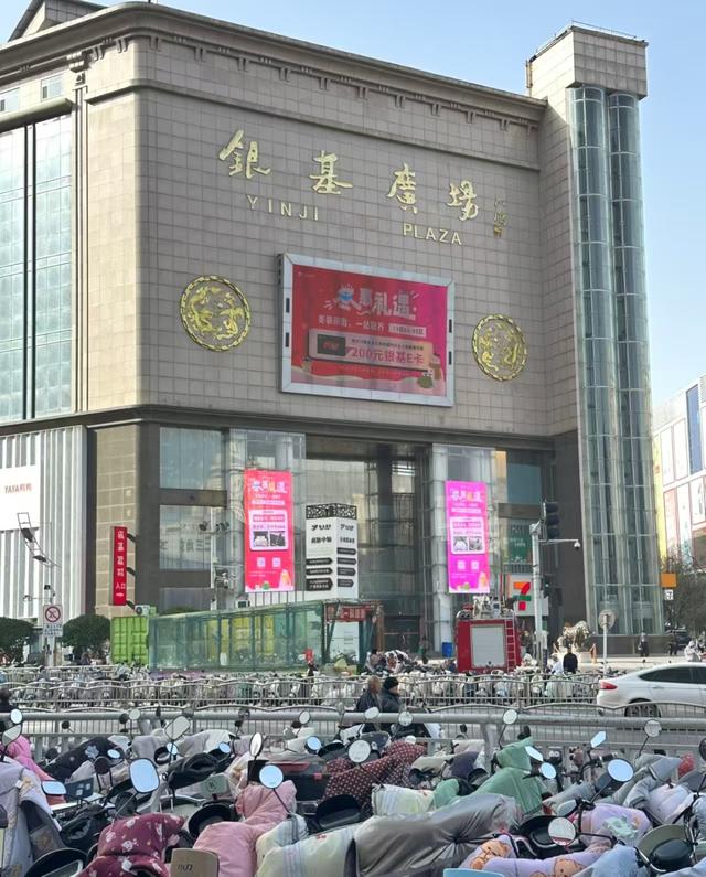 银基老板：“排骨羽绒服”成冬季爆款