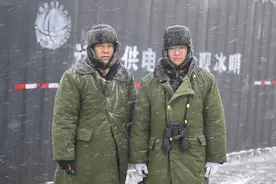 新春走基层·记者体验360行|夜宿深山观冰哨——新华社记者和“95后”电力线路运维工并肩巡线图片