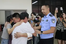 被拐40年得知真实身份 山东小伙不顾养父母阻止回四川认亲图片