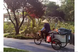 西楼影像【559】酷暑中的城市清洁工图片