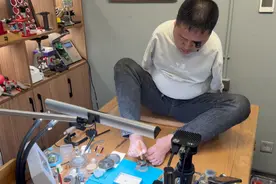 果然视频|无臂修表师王建海：幸福是一步步走出来的图片