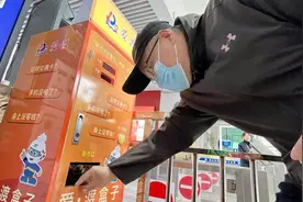坐轮渡手机没电、忘带零钱怎么办？在上海10个渡口，最近多了醒目“盒子”图片