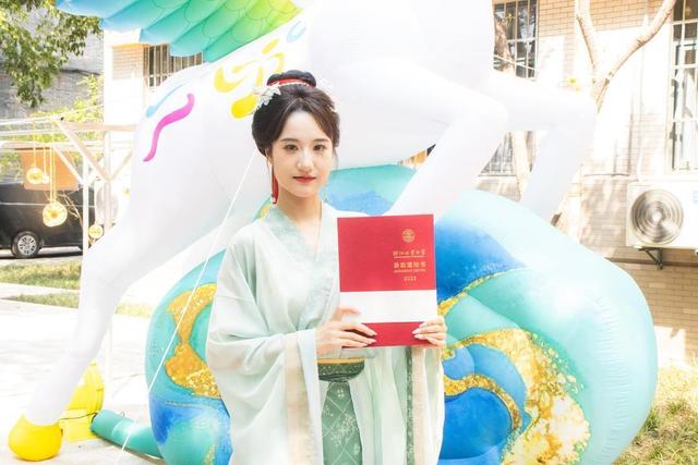 千里江山图“活”了！浙工大新生在新宿舍穿越时空开启“宋韵奇旅”