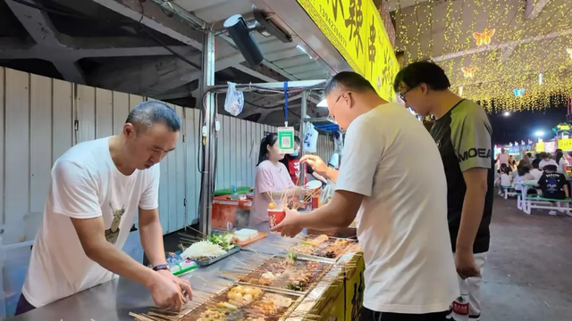 抚顺：国庆“夜”动力！逛逛浑河畔最炫夜市
