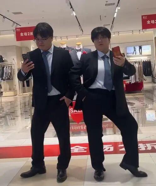 广东95后夫妻酷似双胞胎，被网友建议测DNA，妻子：相亲认识，做过婚检，婚后越长越像