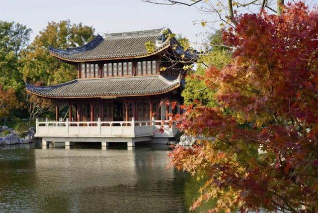 音乐、花海、萌宠、夜游、旅游节花车……双子山下的“璀璨之秋”系列活动燃情启幕，来这里感受秋天的气息