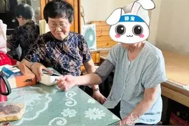 以老助老，“老伙伴”为高龄老人撑起幸福晚年图片