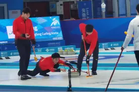 天眼看亚冬会·赛场聚焦 | 中国队男子冰壶队摘铜 贵州运动员费学清收获首枚亚冬会奖牌图片