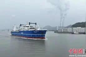 福建省首艘南极磷虾捕捞船“福远渔9199”出境开展捕捞作业图片