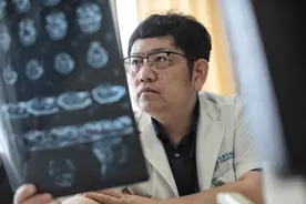 在手指大的脑干区域“舞刀弄枪”图片