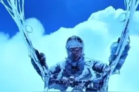 机长谈“男子玩滑翔伞被云吸到海拔8598米”：若其位置和航路重叠，存在相撞威胁图片