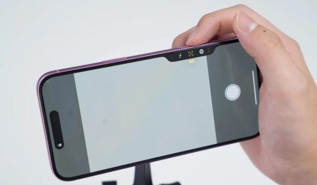 【前沿】曝iPhone18系列并未取消拍照键 调整为纯压感方案