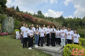 灵魂回响时，风吹稻田 守护水稻志愿者悼念袁隆平院士图片