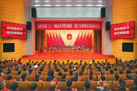 山西省庆祝“五一”国际劳动节暨劳动模范、先进工作者和模范集体表彰大会隆重举行图片