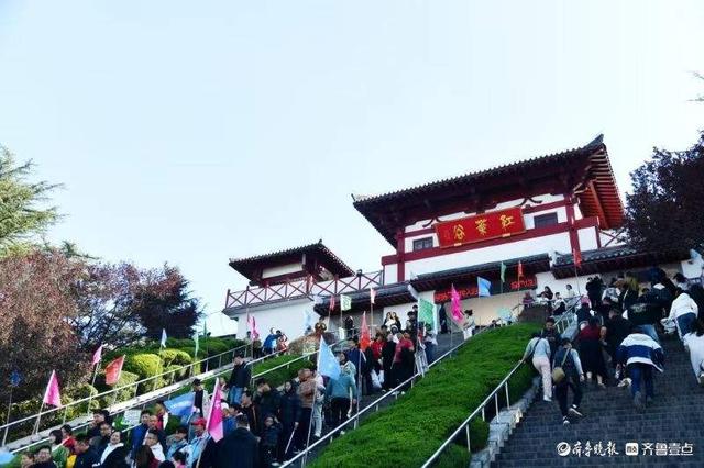 醉美深秋！济南红叶谷红叶引来大批游客