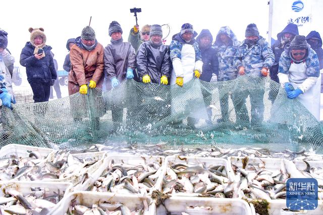 “冬踏雪·野雪克什克腾”达里湖冬捕季启幕