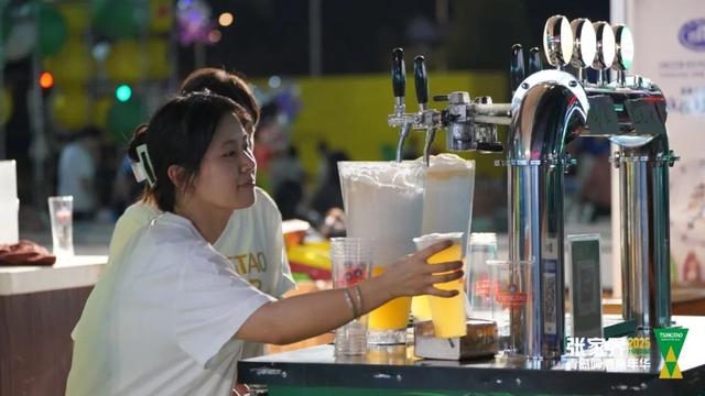 山水之间，干杯世界——张家界第三届青岛啤酒嘉年华点燃文旅消费新引擎