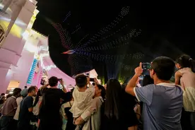 献礼国庆！广州从化：千架无人机点亮夜空，万人合唱歌唱祖国图片