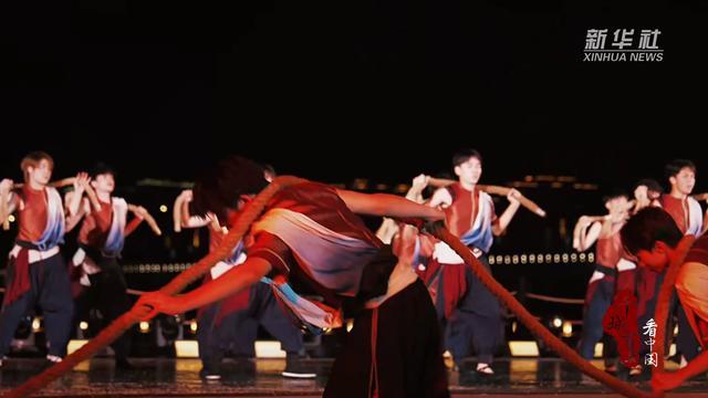 千城百县看中国｜湖南张家界：龙灯夜游点亮澧水