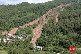 四川万源180万方山体滑坡零伤亡背后：村干部雨夜寻人 救了偷跑回家的村民图片