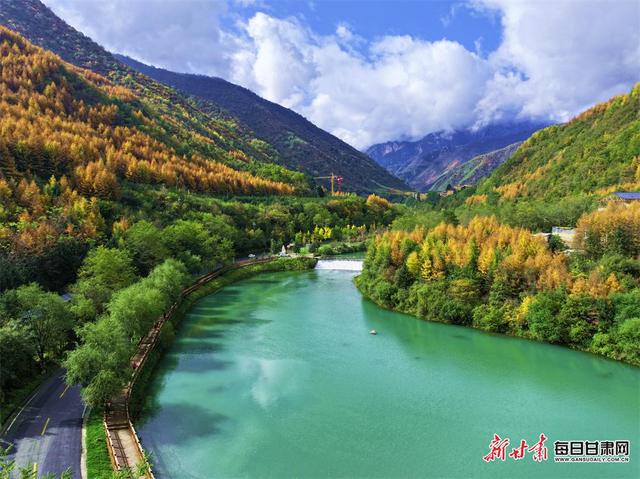 秋染官鹅沟 倾倒人间的调色盘