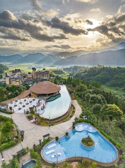 最冷“三九天”不要怕，来广西贺州泡温泉！