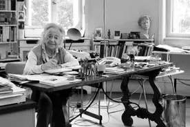 穿越战火与流亡，她用诗歌找回故乡图片