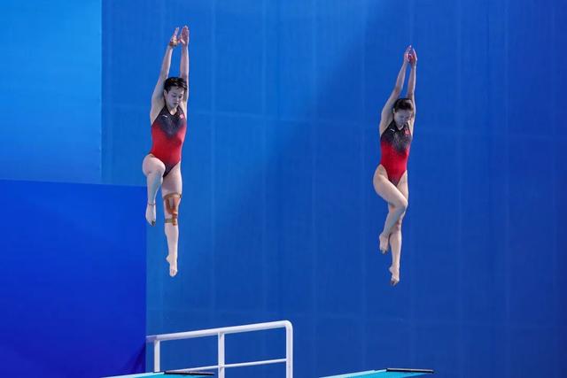 陈艺文/林珊	，冠军！广东跳水队十五运会第5金到手，台下一幕太动人