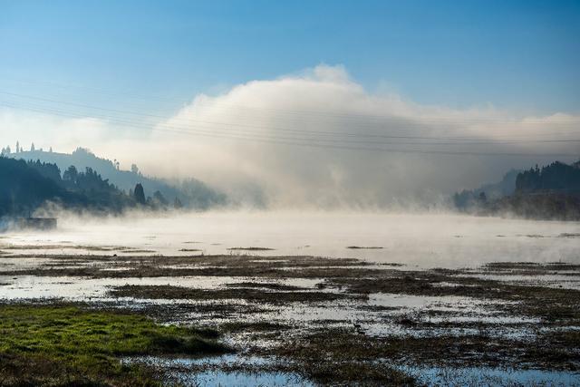 富源：雾起穹苍 林峦熹微