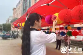 垦利区胜坨镇开展“清风揽明月 廉洁迎中秋”廉洁文化进社区活动图片