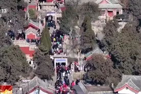 火爆出圈！外骨骼“登山机器人”现身泰山，自重仅1.8kg，一次充电可走约14公里！游客：像有人拉着我上山图片