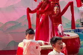 欢迎来到90年代！长沙小学生“港风”队伍靓丽出场，运动节氛围感满满图片