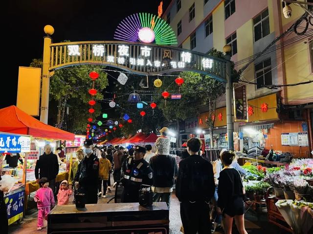 昆明，爆火！连飞机都堵起来了……
