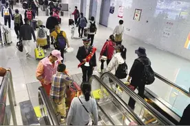 暑运落幕 拉萨火车站发送旅客78．8 万人次图片