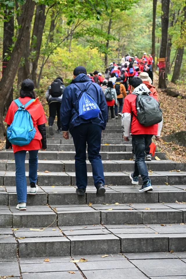 《哈尔滨日报》创刊80周年主题活动——走进松峰山，共绘冰城醉美秋日