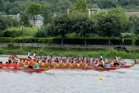 逆袭成功！镜头外的这支龙舟队最后实现反超图片