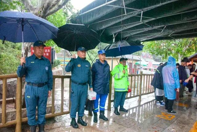 萤火虫水洞·地下大峡谷：景区“告白信”刷屏，亲情服务热度不减