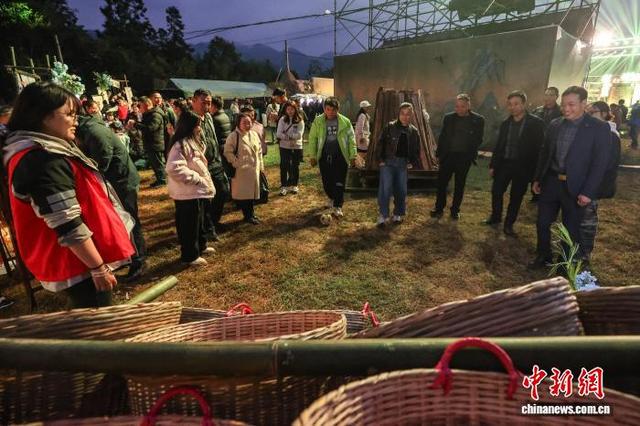 贵州绥阳：诗潮市集助力夜间消费