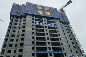 新进展！崂山区5个村改造安置区楼座主体封顶图片