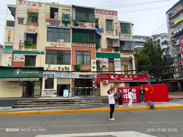 双节期间，荆州五一路文创市集好火爆