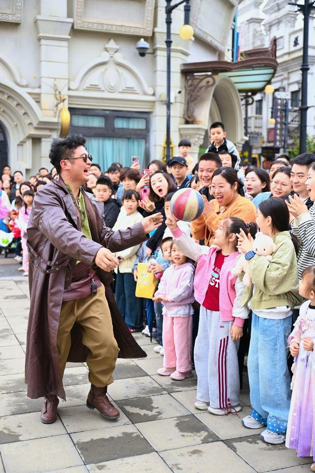 电影小镇十一假期推出“奇遇国庆”主题活动