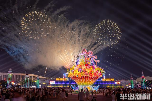 金沙滩啤酒城：大型焰火表演点亮醉美夏夜