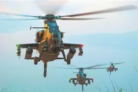 东部战区陆军某旅开展直升机编队飞行训练图片