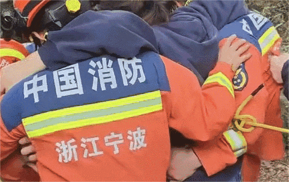 一天2起！登山徒步别只顾美景，脚下安全才是关键！