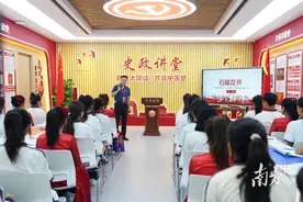 校长开讲思政课，东莞纺校内职班学子共上“民族团结第一课”图片