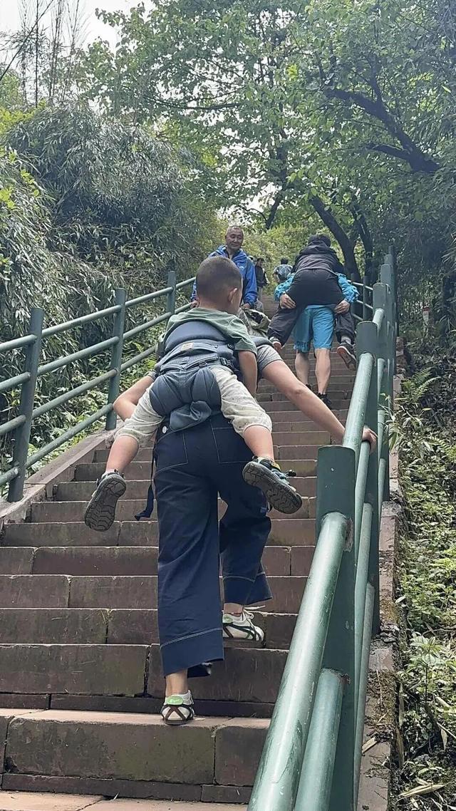 快来瓦屋山徒步！真的很过瘾！