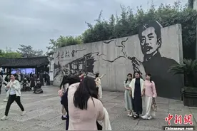 (文化中国行)访鲁迅故里：为何有越来越多年轻人喜欢鲁迅？图片