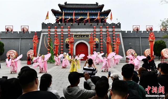 人这一辈子，一定要去一趟吴桥，看杂技闯“江湖”！