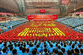 华科大举行本科新生开学典礼，7000余名同学开启新征程图片
