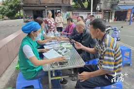 中山民众街道：延时医疗服务，送健康到群众家门口图片